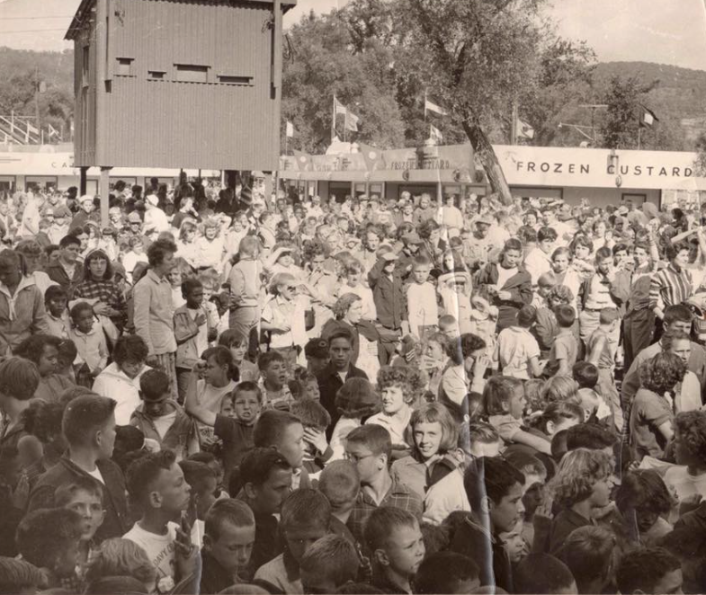 Crowd.png